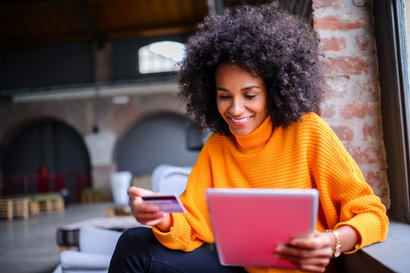 woman holding tablet pc and credit card on the rapid evolution of eCommerce in 2023