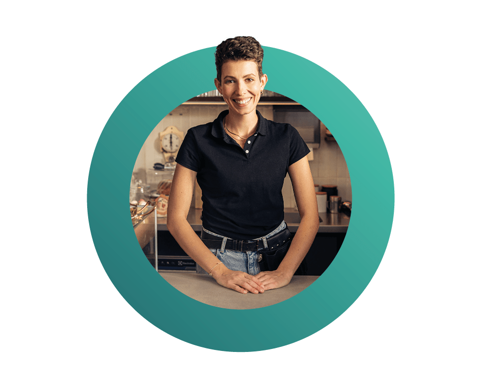 woman from the coffee shop with mint-green ring