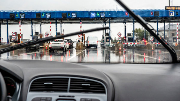 img-full-car-point-of-view-driving-cars-approaching-the-toll-booth-on-a-rainy-highway
