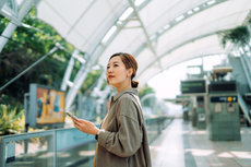 img-woman-with-a-smartphone-at-a-train-station