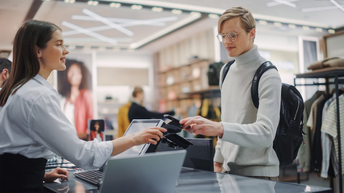 Customer In-store smartphone checkout payment