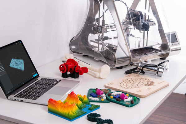 3D printers on a  desk