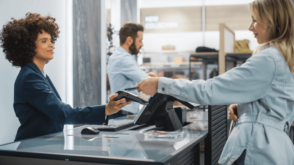 customer making a contactless payment