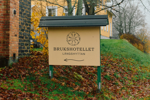 Skylt till Brukshotellet